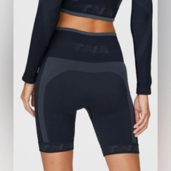 Aritzia  TNA Seamless Compression Ventura Biker Shorts Sz XS - Picture 3 of 12
